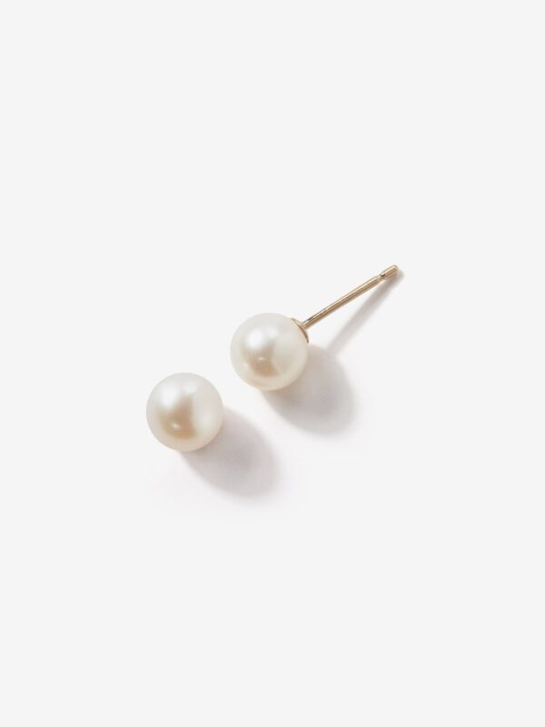 Small Pearl Studs
